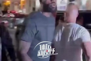 詹姆斯紐約街頭遭詹黑貼臉開大：你只會(huì)靠隊(duì)友 永遠(yuǎn)也成不了喬丹