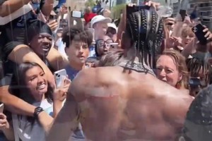 來者不拒！奪冠游行SGA與球迷們一一合影留念！優(yōu)質偶像！