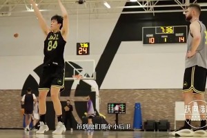 翻譯此前：楊瀚森試訓(xùn)驚艷吊球讓全場瞬間安靜！上來一波13-0