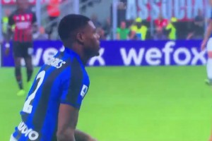 鄧弗里斯當年怒懟特奧看著是真兇，阿庫尼亞你也是真敢惹