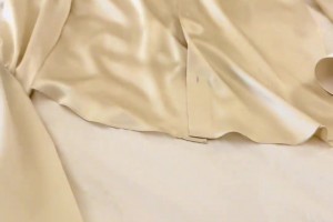 選秀大會，我來啦！楊瀚森一身白色正裝帥氣逼人~