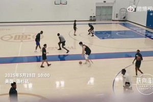 馬盧阿奇用中文對楊瀚森說“一路平安”，這發(fā)音比很多人都標準！