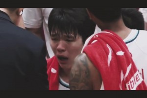 真的好勝！楊瀚森此前季后賽打得急哭了，如今努力打進了NBA！