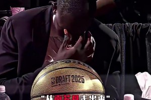 馬魯阿奇首輪第10順位被太陽(yáng)選中一臉巨星氣質(zhì)有沒(méi)有？！