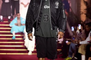 不得不說，哈登在走秀這一塊還得跟二哥威少好好學(xué)學(xué)