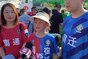 南通的媽?zhuān)捱w的爸，迷茫的兒子該支持哪家？感覺(jué)小孩哥快碎掉了