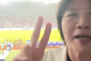 水慶霞指導(dǎo)親臨蘇超現(xiàn)場(chǎng)！網(wǎng)友：能請(qǐng)來(lái)的咖位越來(lái)越大了