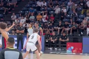 26年?duì)钤獰衢TAJ Dybantsa，這隔扣也太輕松了吧