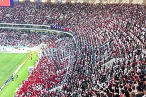 蘇超專業(yè)足球場，球迷直言堪比歐冠決賽