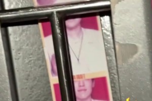 太高了哈！楊瀚森自助照相出現(xiàn)意外 看不到眼啊~