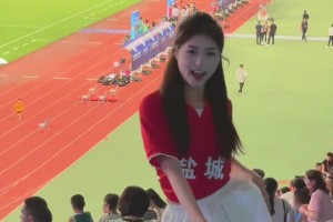 鹽城勝利結(jié)算畫面，美女球迷熱舞慶祝贏球