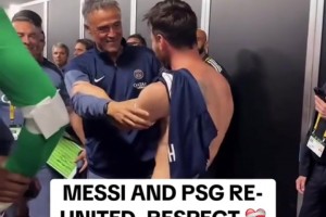 擁抱致敬！梅西賽后在更衣室門口等巴黎球員擁抱！