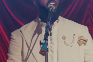 詹密詹黑都愛看！詹姆斯歌廳全情投入一展歌喉！太上頭了~