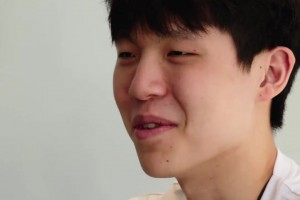 這孩子給人感覺(jué)落落大方！楊瀚森在選秀前十天接受專訪