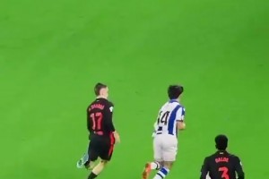 博格巴：為了進(jìn)球我會(huì)選C羅，但為了進(jìn)球黑人助攻我會(huì)選梅西