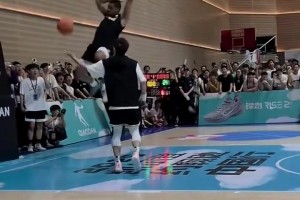 孫銘徽社媒曬與凱爾登約翰遜打球視頻：一年一場不陌生的空接！