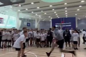 快船收獲強(qiáng)大扣將科林斯這種身體天賦，大風(fēng)車暴扣太簡(jiǎn)單了~