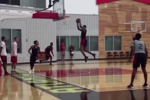 輕松空接大風(fēng)車暴扣快船如今有科林斯，登哥喂餅都輕松多了！