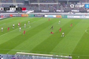 領先3球？國足補時反擊慢慢悠悠無人接應跑位，韋世豪單帶被斷無奈攤手