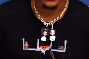 快船新援名場(chǎng)面！科林斯昔日死亡隔扣恩比德，還印在衣服上