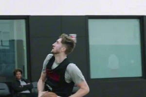 開拓者隊內(nèi)訓練第②日！楊瀚森與隊友默契十足！