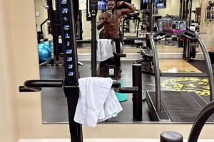 這是40歲的肌肉線條？真自律！詹姆斯曬休賽期最新訓練動態(tài)~