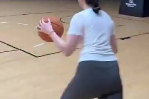 網(wǎng)友調(diào)侃：登哥這一幕，有種美猴王重回花果山的感覺