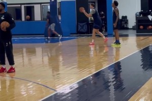 來看看狀元！弗拉格這投籃出手，感覺速度和節(jié)奏還可以啊