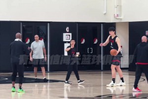 重視！楊瀚森賽后加練 比盧普斯路過親自指導(dǎo)跑位??♂?