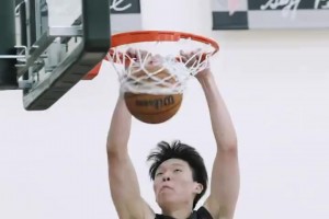 扣嗨了！楊瀚森訓(xùn)練高位策應(yīng)和擋拆順下空接 即將夏聯(lián)首秀