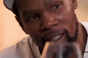 該死的踩線兩分！KD：籃網(wǎng)三巨頭失敗主要原因就是傷?。? >
                                        </div>
                                    </div>
                                                                        <div   id=