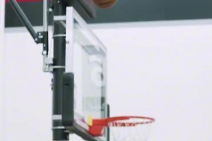 高智商籃球！開拓者隊內(nèi)訓(xùn)練，楊瀚森指揮隊友跑位，隨后送出助攻