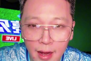 博主：蘇超球員楊笑天不應(yīng)該被道德化，足球場(chǎng)傷了“媽媽心”
