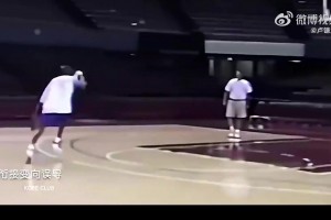 驚艷！17歲科比參加快船試訓(xùn) 100%命中 左手無差別三分