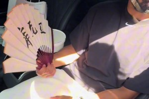 小姐姐：庫(kù)尼亞很喜歡來自中國(guó)的扇子