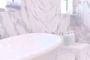 詹嫂：我每周泡5-6次浴缸澡有時(shí)候我孩子和老公會(huì)找不到我