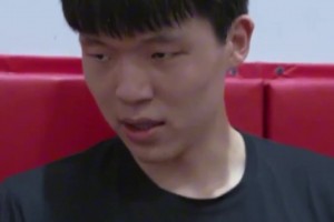 名場面！哈利伯頓一臉享受地品嘗食物，但鏡頭一轉(zhuǎn)的布倫森……