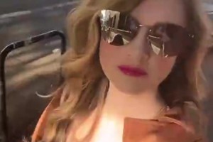 多次專門(mén)報(bào)道楊瀚森開(kāi)拓者美女記者布倫娜-格林穿搭真靚麗~