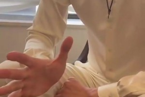 楊瀚森有如此巨掌，怪不得能輕松送出妙傳！