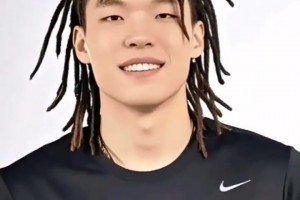 網(wǎng)友給楊瀚森設(shè)計(jì)NBA新發(fā)型 除了臟辮后面越來(lái)越離譜