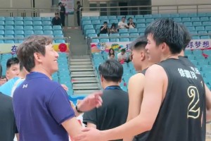 李月汝這英文這么流利，應(yīng)該是楊瀚森學(xué)習(xí)的目標(biāo)吧？