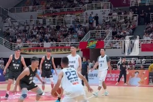 球迷惡搞：楊瀚森私下會(huì)見約基奇，面授機(jī)宜，是首場發(fā)揮好的原因