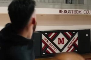 雷霆：這錢花得值！切特拍攝廣告無(wú)需特效飆中場(chǎng)外單手三分！