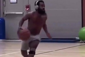 這是迷你版哈登？登哥看到這哥們估計(jì)也得一愣！