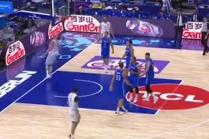 這球就是這么設想的嗎？約基奇隨意把球甩到計時器，然后球進了！