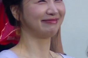 你喜歡哪一類型？東亞杯賽場(chǎng)邊的韓國(guó)美女