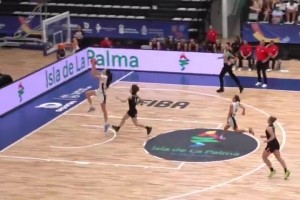 解說鬧麻了！17歲法國女生在U18歐洲杯比賽雙手暴扣