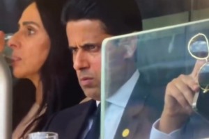 不嘻嘻了！球迷拍到大巴黎決賽落后時(shí)的納賽爾，大口吐氣黑臉