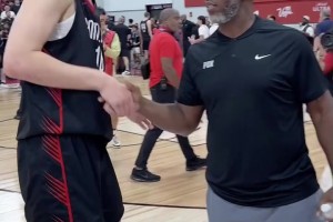 又說my bad了吧？比盧賽后對(duì)楊瀚森說：No bad！