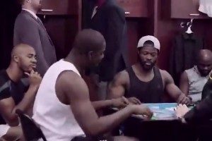 字正腔圓！NBA球員更衣室里打麻將并用中文高呼“胡了”